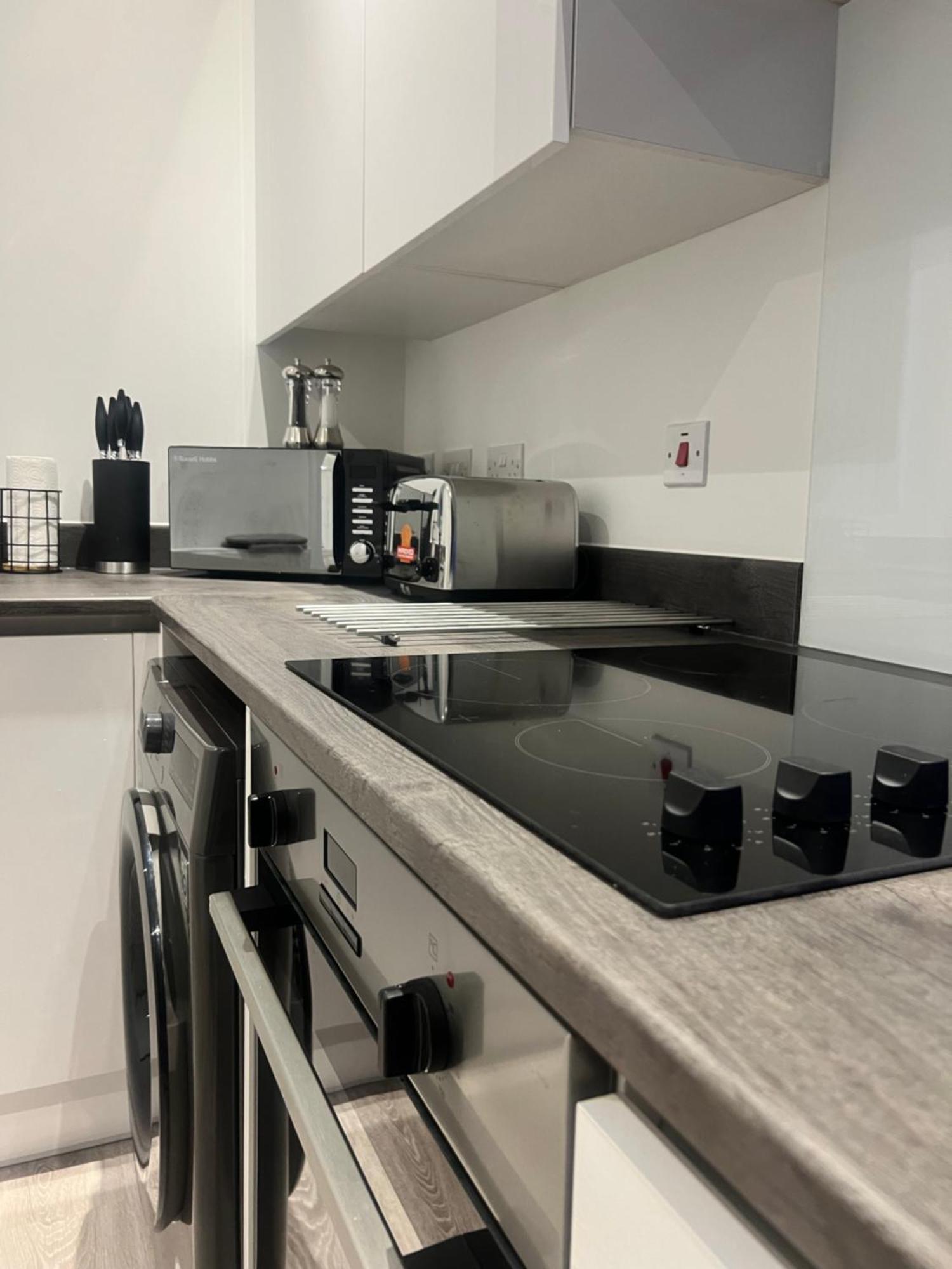 The Parkes A Stylish 3Br House, 5 Mins From Central Birmingham Close To The Edgbaston Stadium, The Hippodrome, Uob, Aston And Bcu, China Town, Kings Heath Bhx Airport And Much More Eksteriør billede