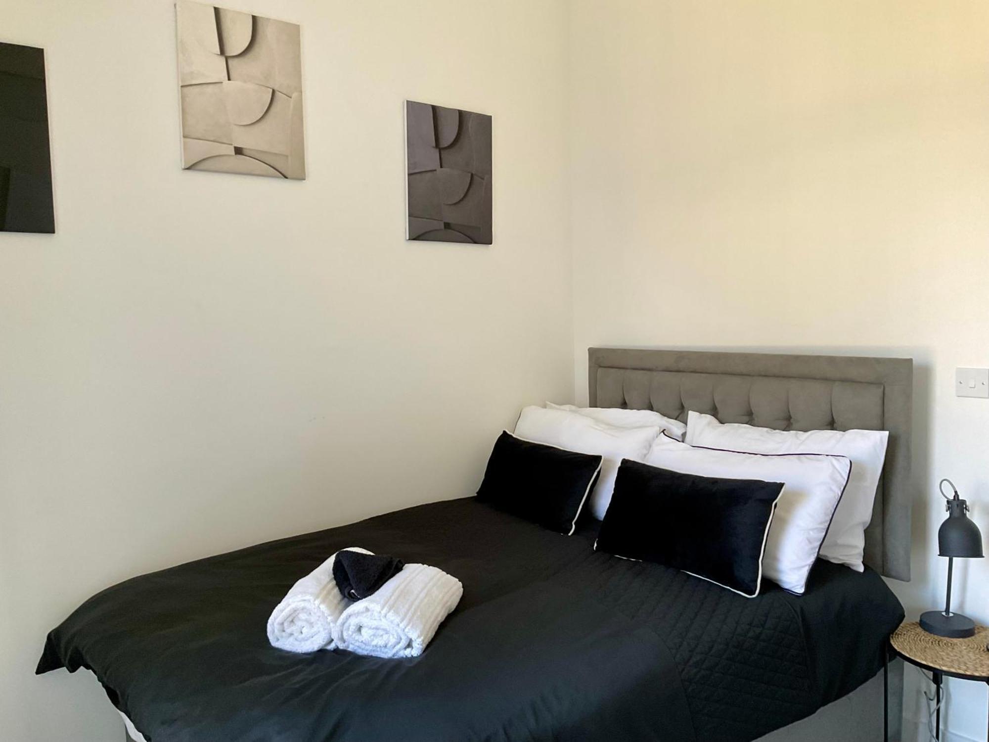 The Parkes A Stylish 3Br House, 5 Mins From Central Birmingham Close To The Edgbaston Stadium, The Hippodrome, Uob, Aston And Bcu, China Town, Kings Heath Bhx Airport And Much More Eksteriør billede