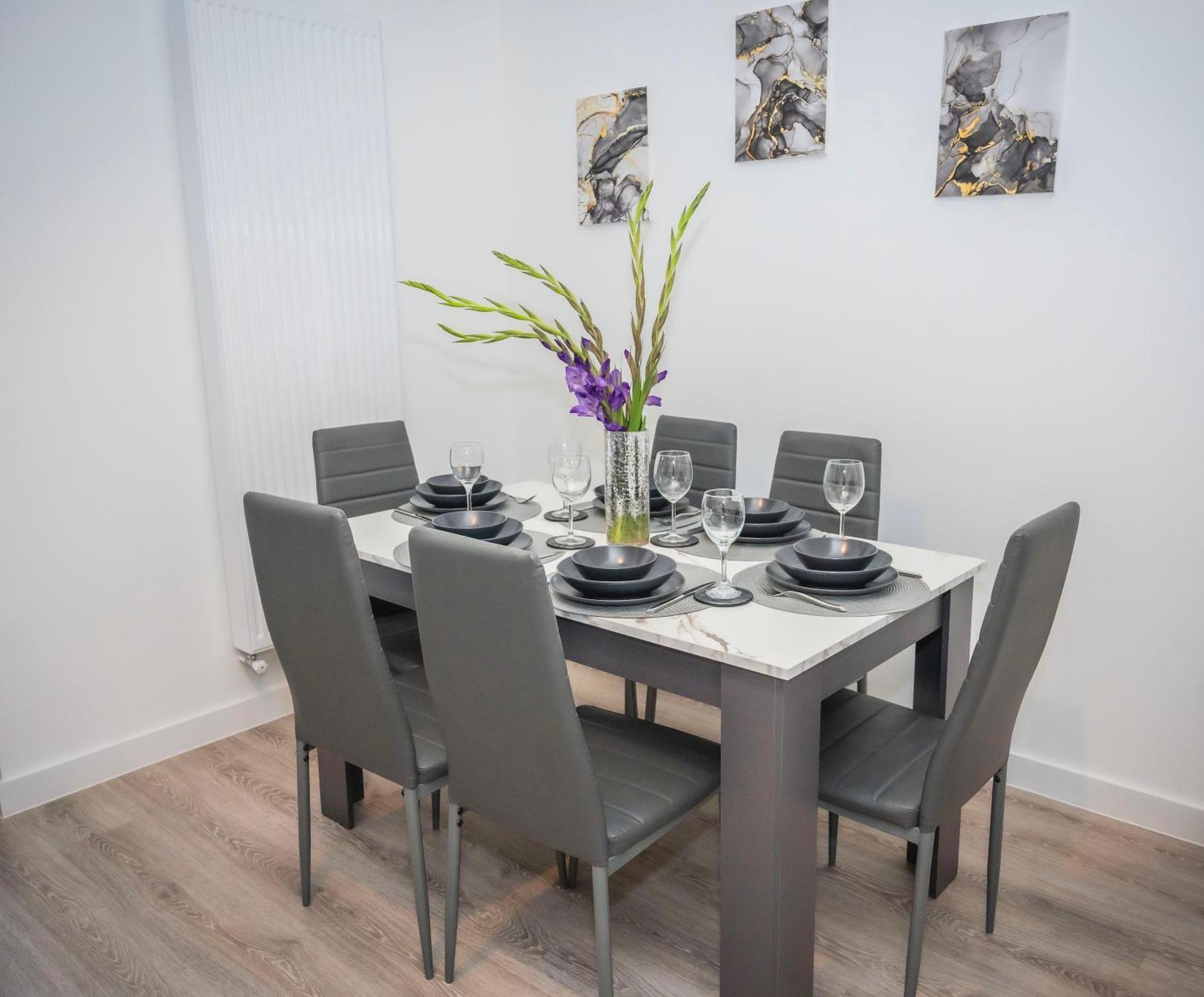 The Parkes A Stylish 3Br House, 5 Mins From Central Birmingham Close To The Edgbaston Stadium, The Hippodrome, Uob, Aston And Bcu, China Town, Kings Heath Bhx Airport And Much More Eksteriør billede